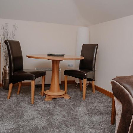 Lovely New 1 Bedroom Loft Apartment With On Drive Parking Троубридж Екстер'єр фото