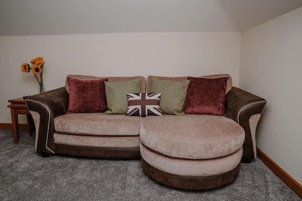 Lovely New 1 Bedroom Loft Apartment With On Drive Parking Троубридж Екстер'єр фото