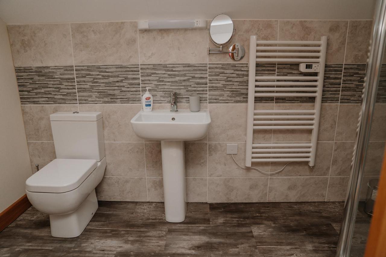 Lovely New 1 Bedroom Loft Apartment With On Drive Parking Троубридж Екстер'єр фото