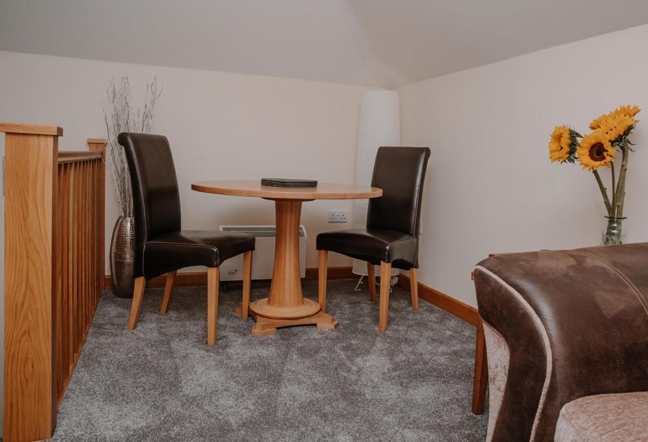 Lovely New 1 Bedroom Loft Apartment With On Drive Parking Троубридж Екстер'єр фото
