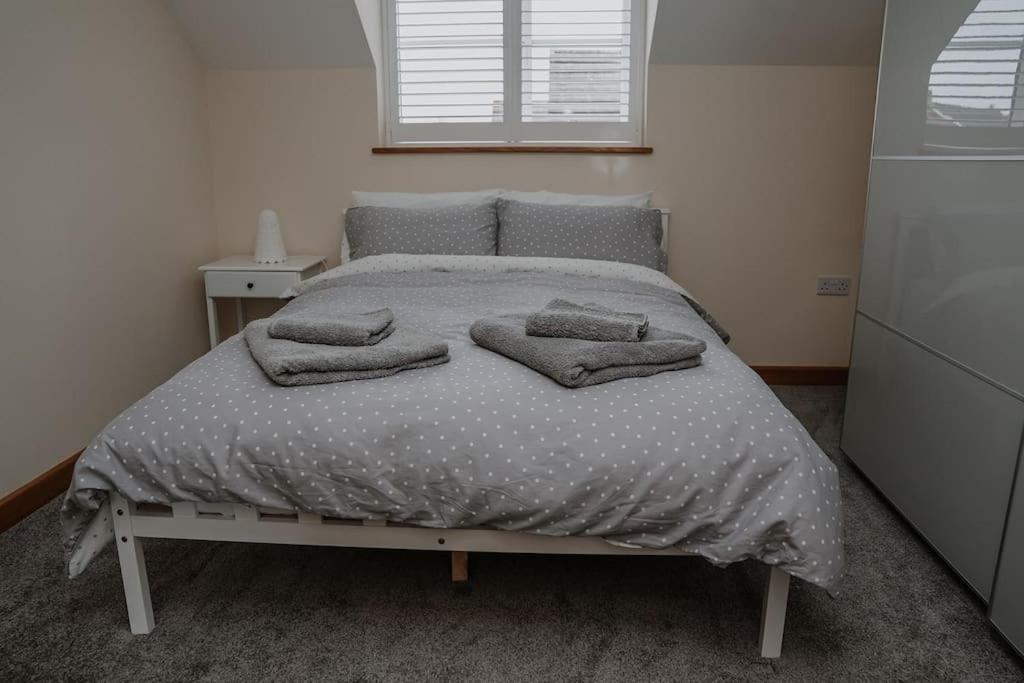 Lovely New 1 Bedroom Loft Apartment With On Drive Parking Троубридж Екстер'єр фото