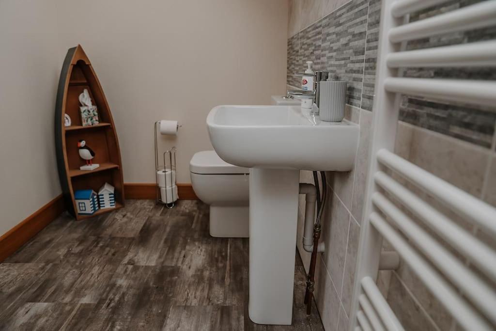 Lovely New 1 Bedroom Loft Apartment With On Drive Parking Троубридж Екстер'єр фото
