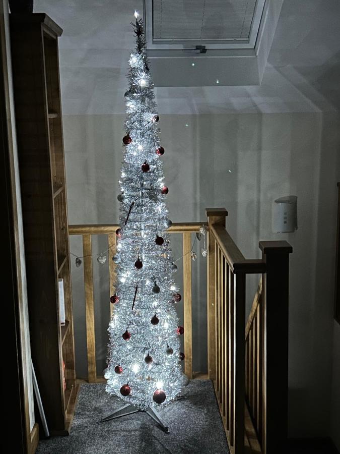 Lovely New 1 Bedroom Loft Apartment With On Drive Parking Троубридж Екстер'єр фото